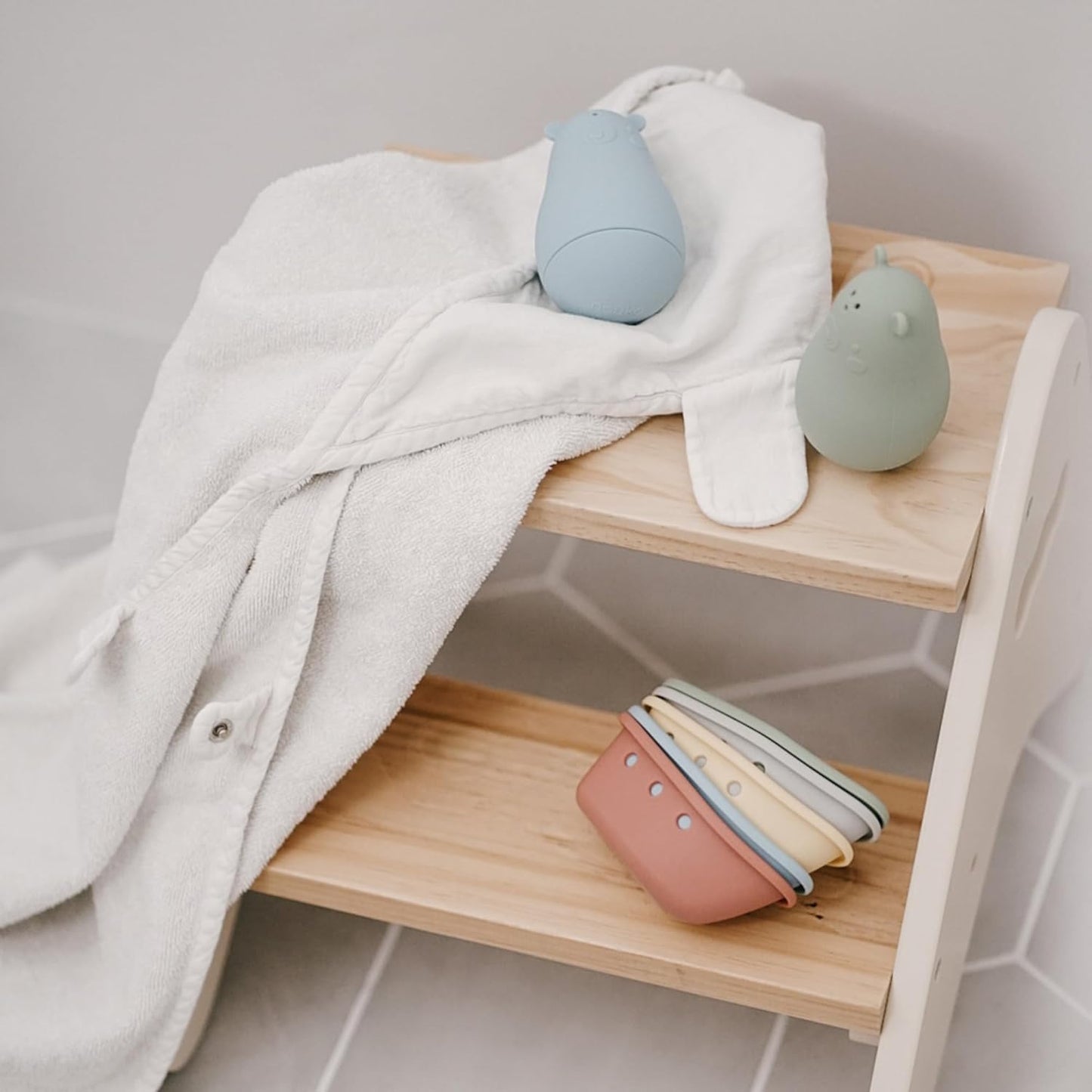 Nouka Bear Bath Toys | 2-Pack | 100% Food-Grade Silicone | Squeeze & Squirt Water | Safe & Soft | Dishwasher Friendly | Soft Blush/Shifting Sand