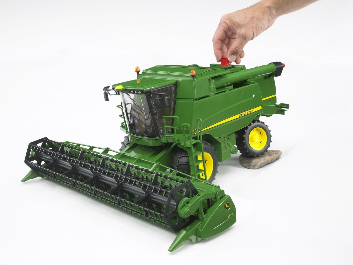 09804 John Deere T670I Combine Harvester