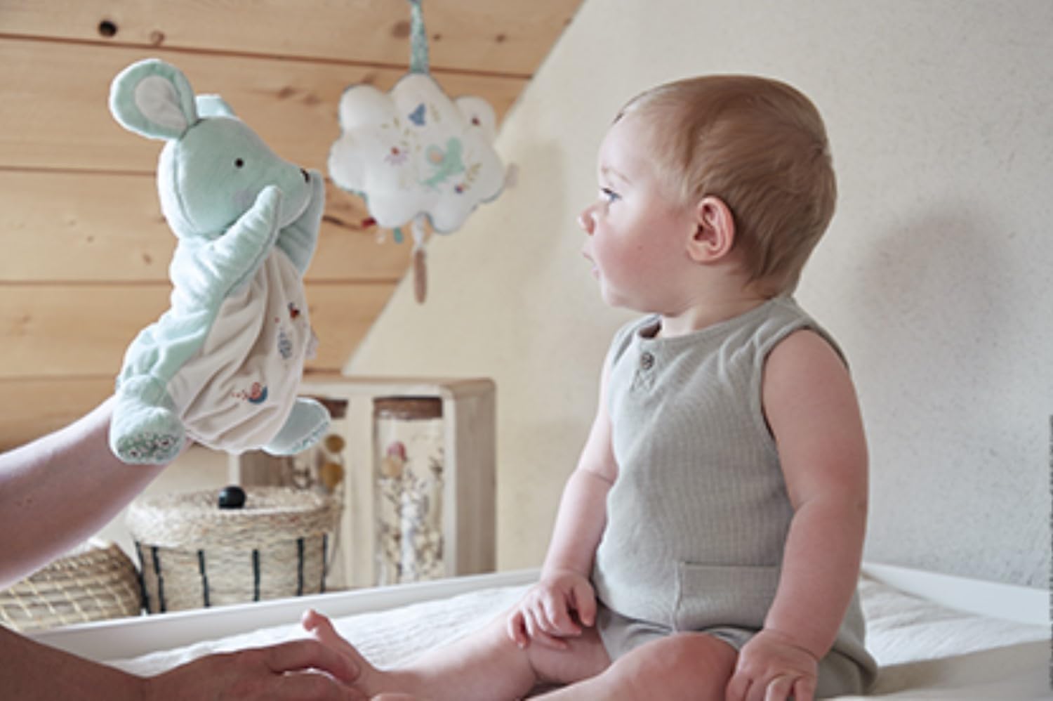 - Hand Puppet Mouse Doudou for Kids and Babies - Soft Polyester and Micro-Velvet Comforter Plush - Early Development Toy - from Birth - K210003.