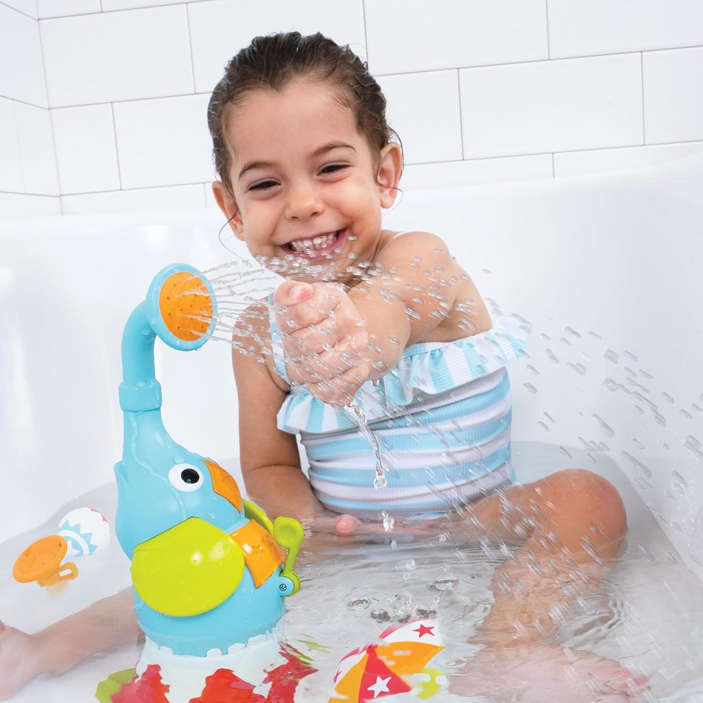 - Elefountain Water Show - Bath Time Circus Toy with 4 Interchangeable Accessories - Suction Cup - Battery Operated - BPA Free - Sensory Development - from 18 Months Old – 40416