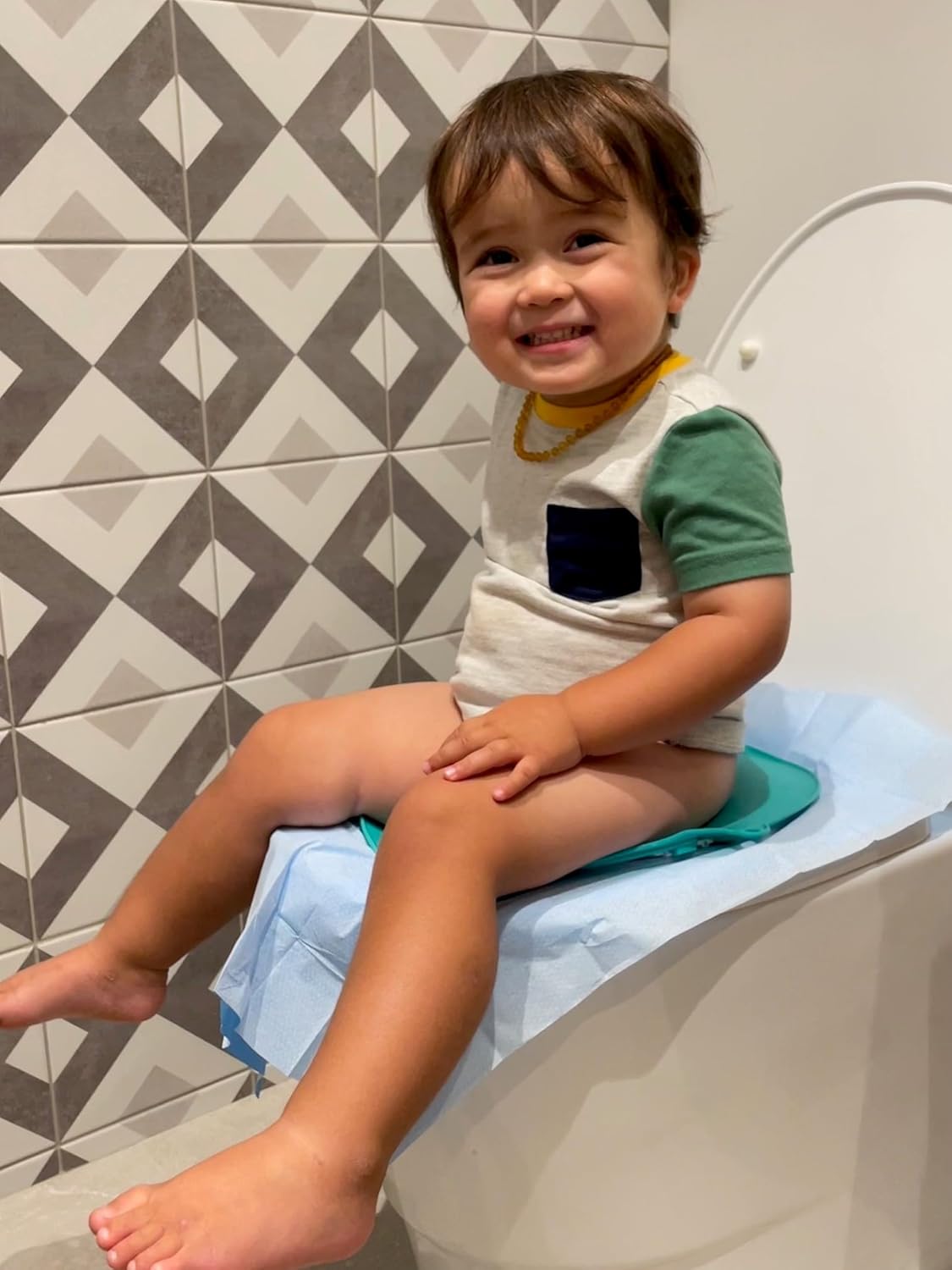 Tinkle to Go - Reusable Foldable Portable Potty Training Seat - Toilet Seat Perfect for Travel - Built-In Splash Guard, Perfect Potty Training Toilet Seat, Portable Potty for Toddlers