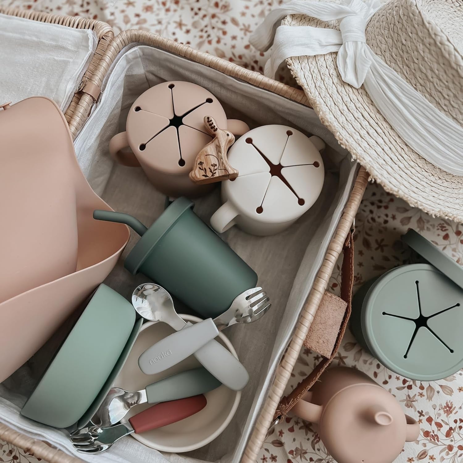 Nouka Spill-Proof Snack Cup | Comes with a Lid | 100% Food-Grade Silicone | Soft & Perfect for Snacking | Dishwasher Friendly | Soft Blush | Size 12 Oz