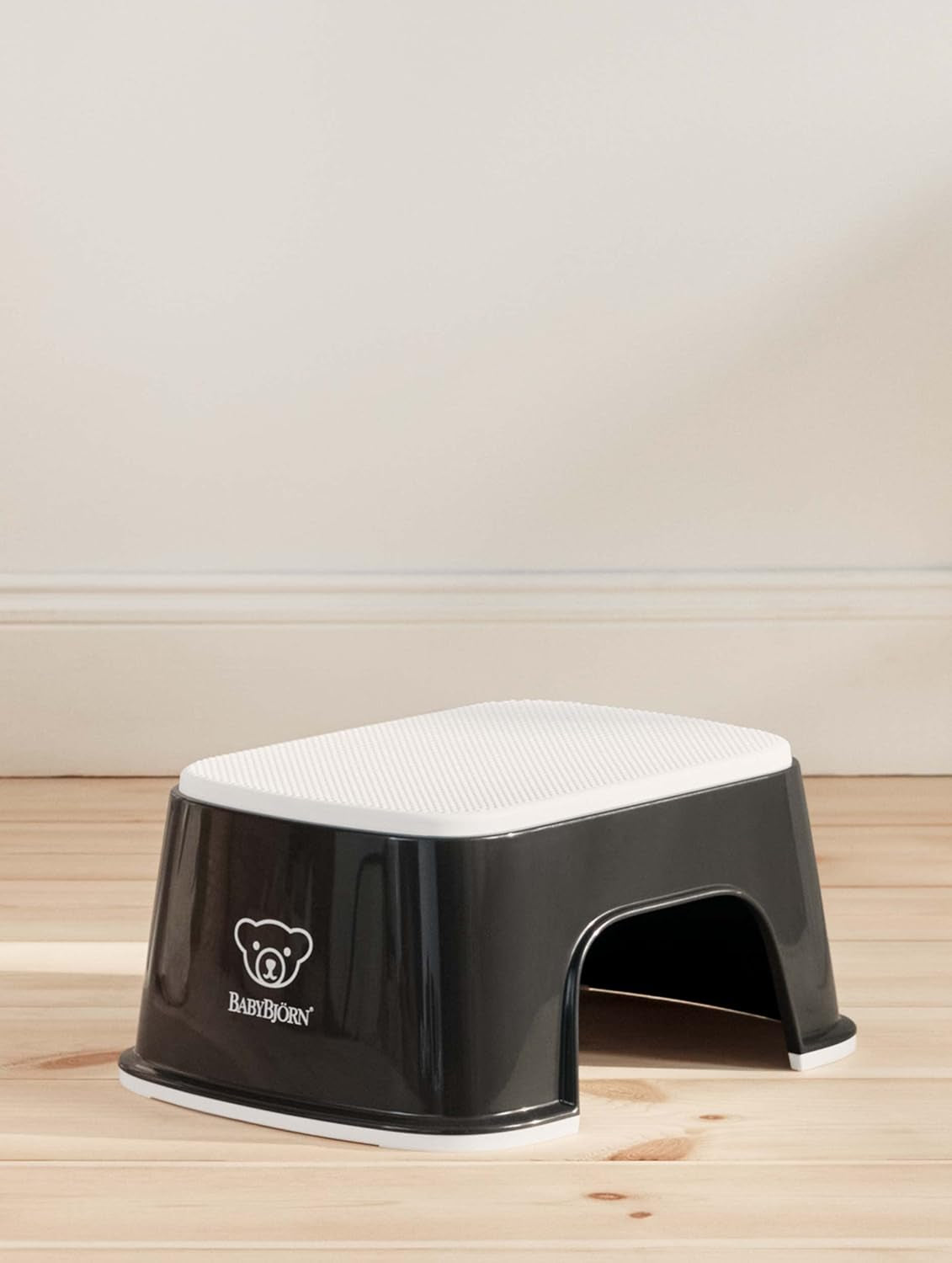 Step Stool, Black/White